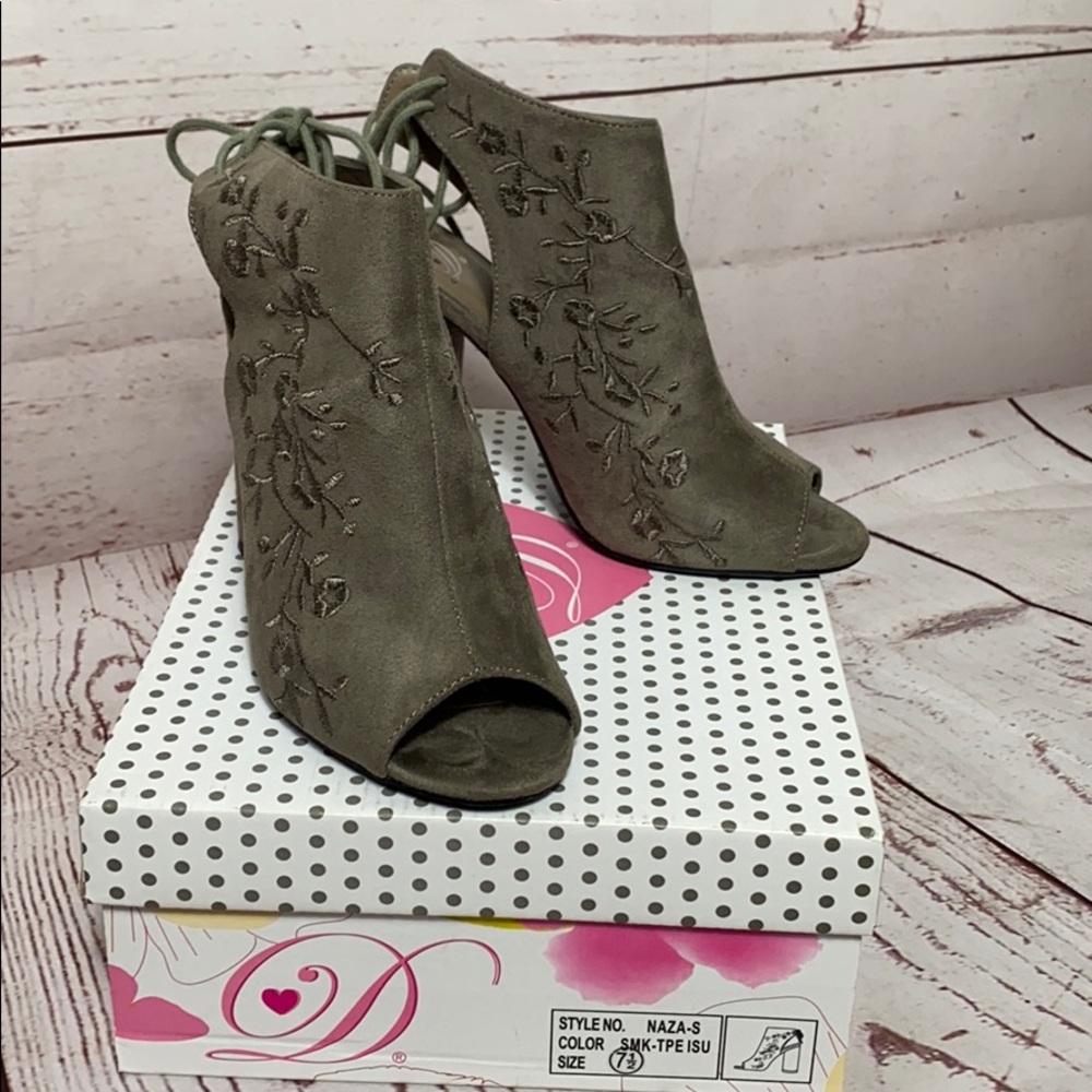 Smoke-Taupe peep toe Chunky Heels, 7.5